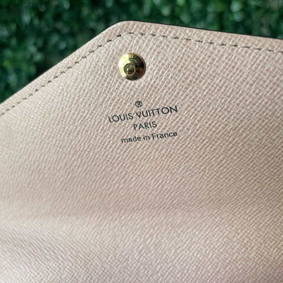 Louis Vuitton Monogram Sarah Wallet with Rose Ballerine Interior - Picture 8 of 12